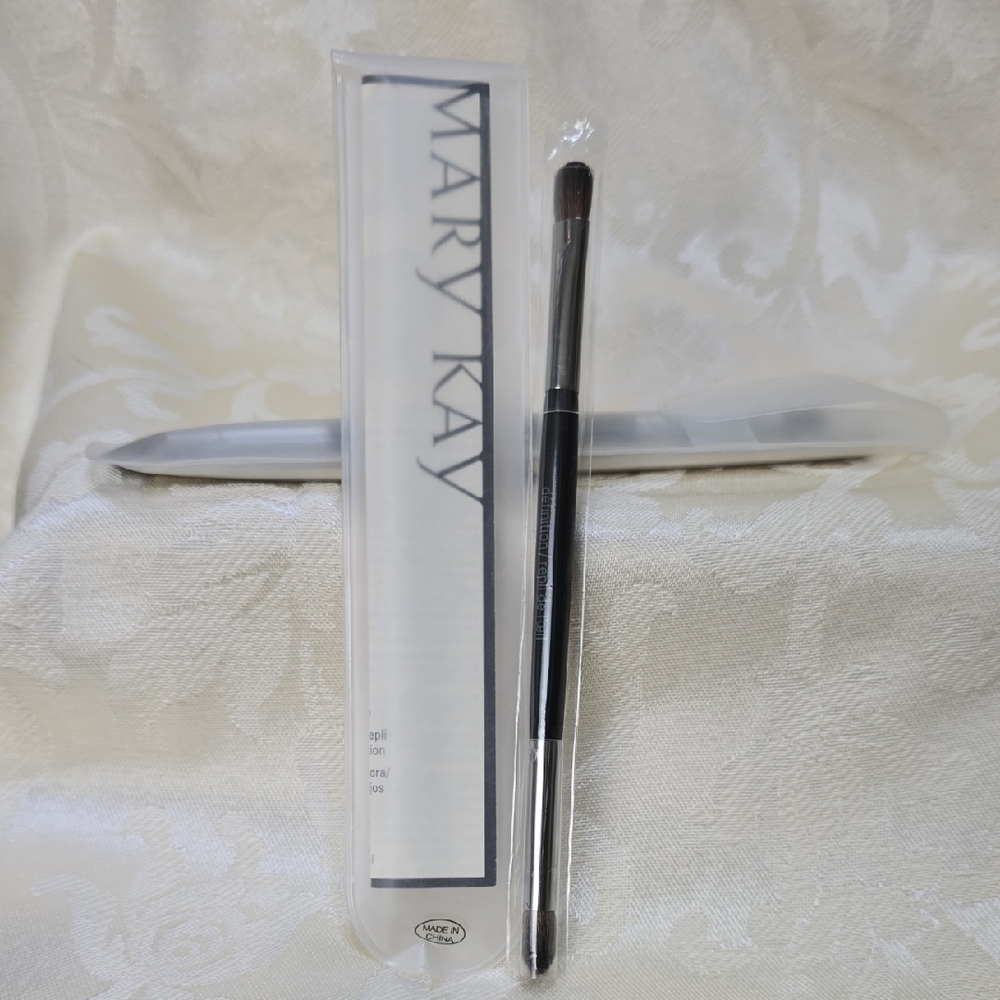 Mary Kay Precision Makeup Brush with Black Handle